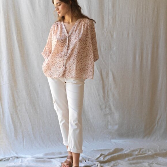 hana san sz 34 (XS US) Ivette blouse Nude animal print drama cuffs loose fit EUC - Picture 1 of 10